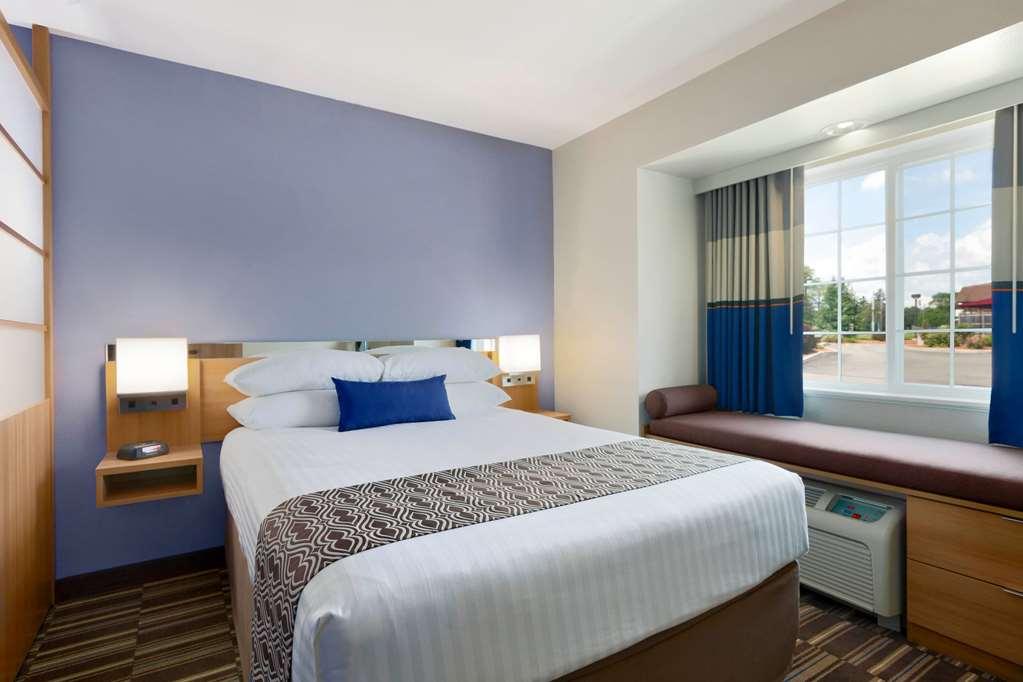 Microtel Inn Suites By Wyndham South Hill Room photo